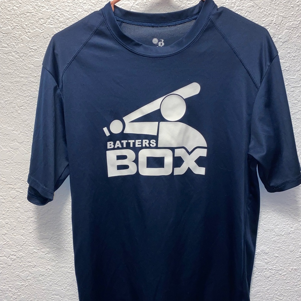 Blue shirt sleeve shirt